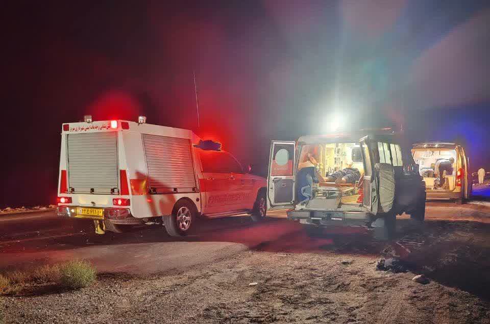 امدادرسانی تیم عملیاتی هلال‌احمر مهریز به ۵ مصدوم حادثه تصادف در محور انار-مهریز