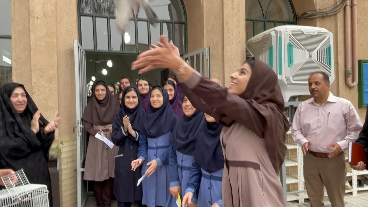 دانش‌آموزان مدارس امام حسین یزد پای کار آمدند؛ آزادی مادر زندانی با جمع‌آوری ۱.۵ میلیارد تومان